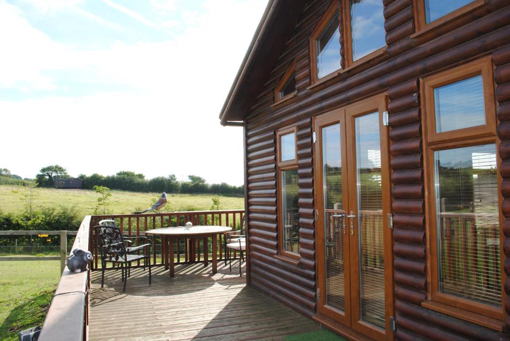 FAIRVIEW FARM Holiday Accommodation Sleeps from 2 -60 Guests in 13 LODGES and CABINS in Ravenshead