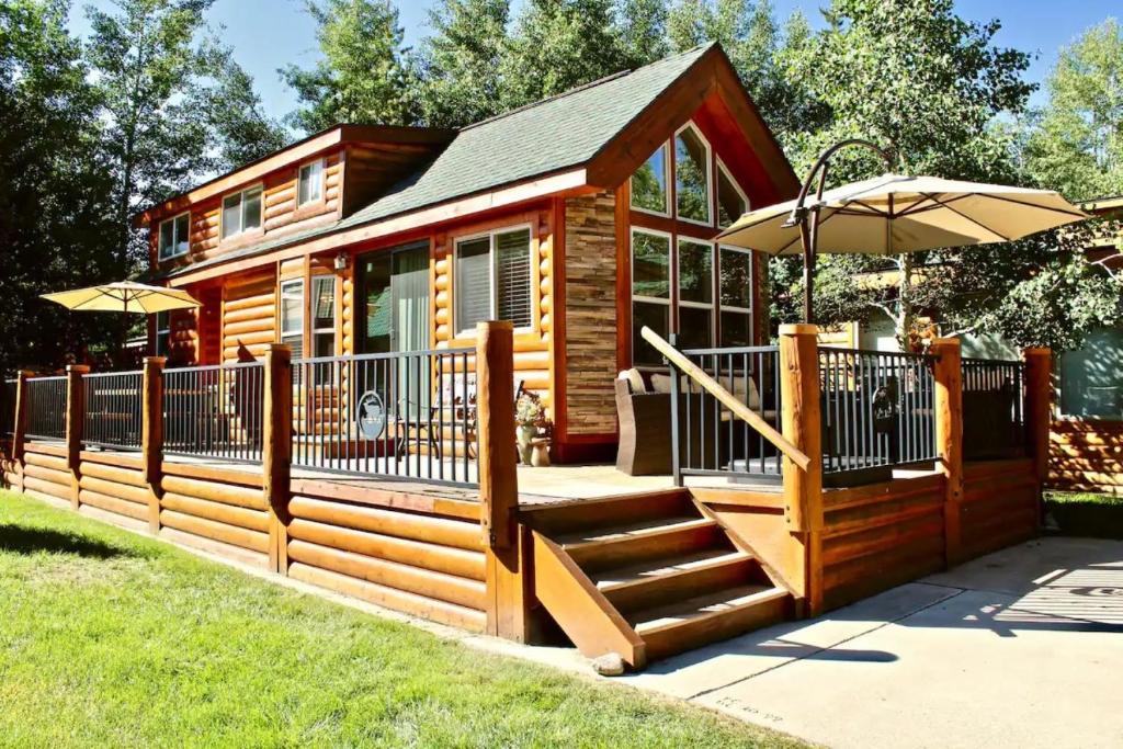 Cozy 1BR Chalet Near Trails & River