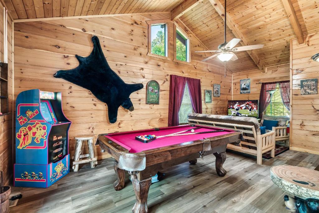 A Top Notch Lodge~Gatlinburg