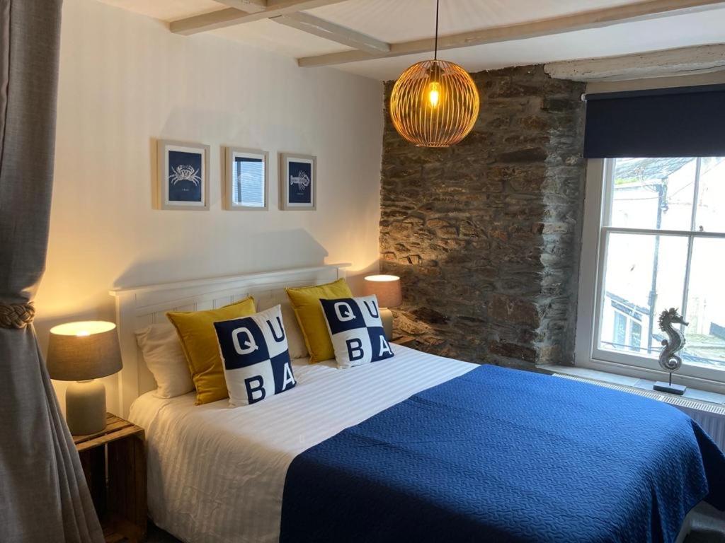 LOOE - Super Stylish and the only TWO PRIVATE APARTMENTS in this 17th CENTURY COTTAGE - APARTMENT 2 HAS A KIDS CABIN BUNK ROOM - Private Connecting Door In Lobby For Larger Groups!!!