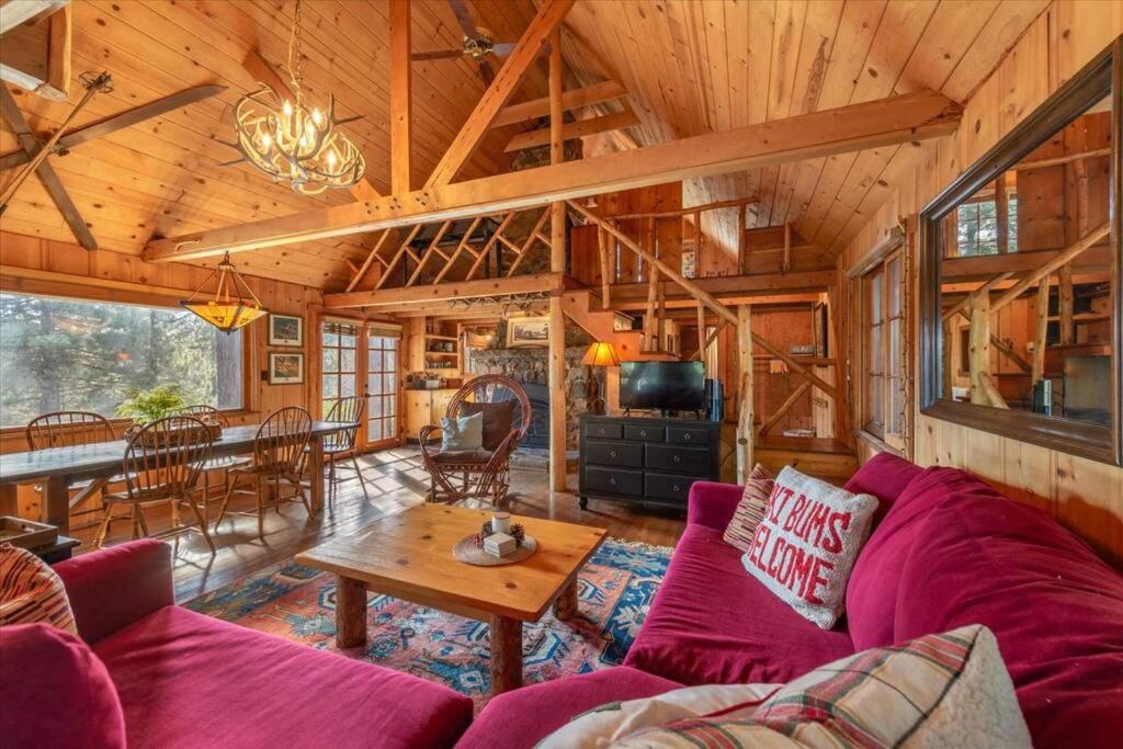 Coziest Cabin in Tahoe w Stone Fireplace Comfy Beds Close to Slopes & Lake