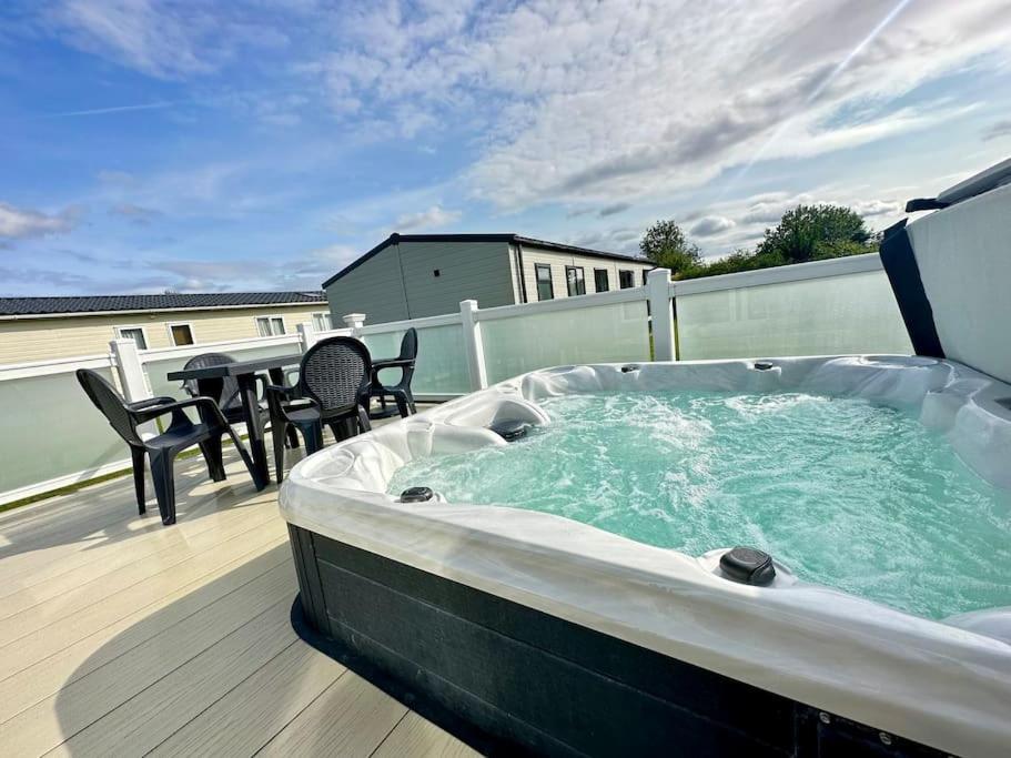 Spring View Hot tub Lodge