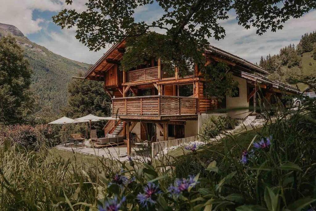 Superbe CHALET (14 personnes) & SAUNA au pied du Mont Blanc