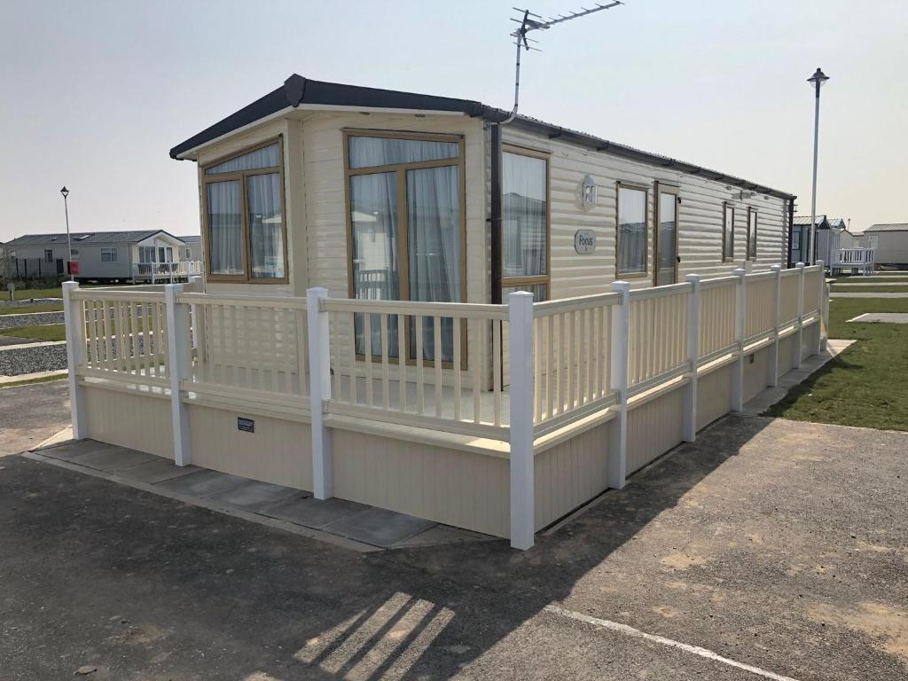 Captivating 3-Bed Caravan at Golden Palm Skegness