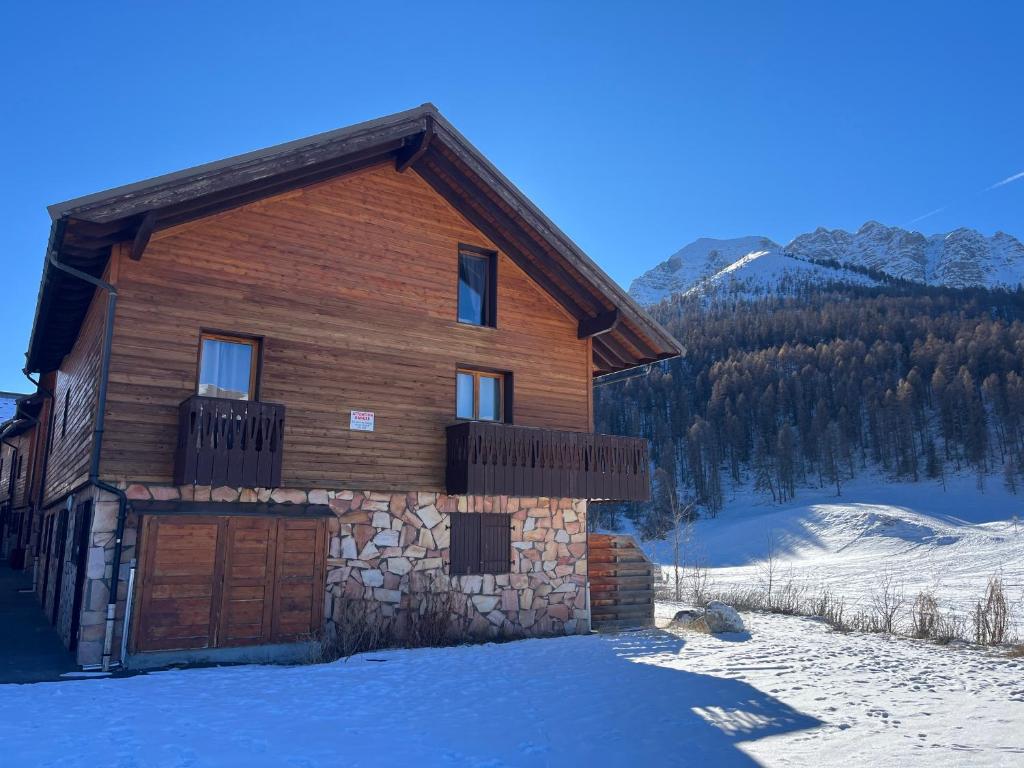 Chalet VARS 8 à 10 personnes, proche des pistes