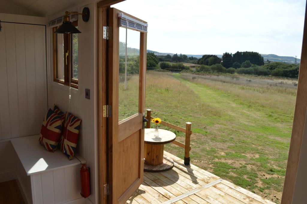 Under the Stars Shepherds Huts at Harbors Lake