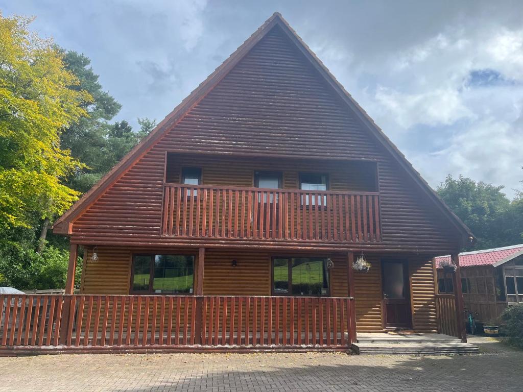 Lakeside Chalet Cavan with Hot Tub