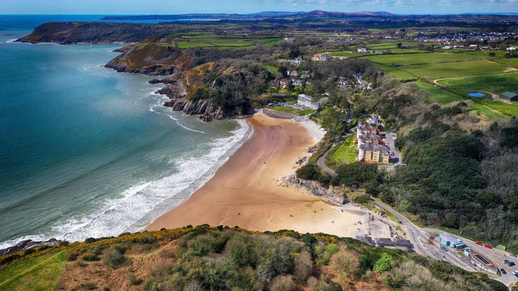 Caswell Beach Chalet 70 located in Gower Peninsula