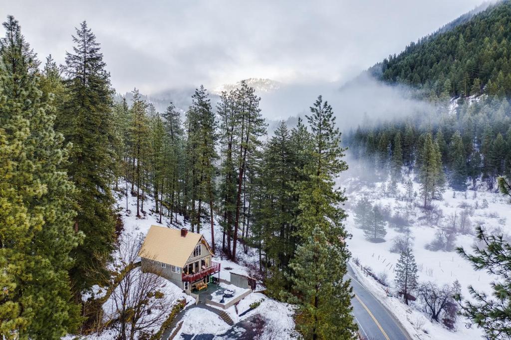 Leavenworth Mountain View Cabin w/ Space to Hike