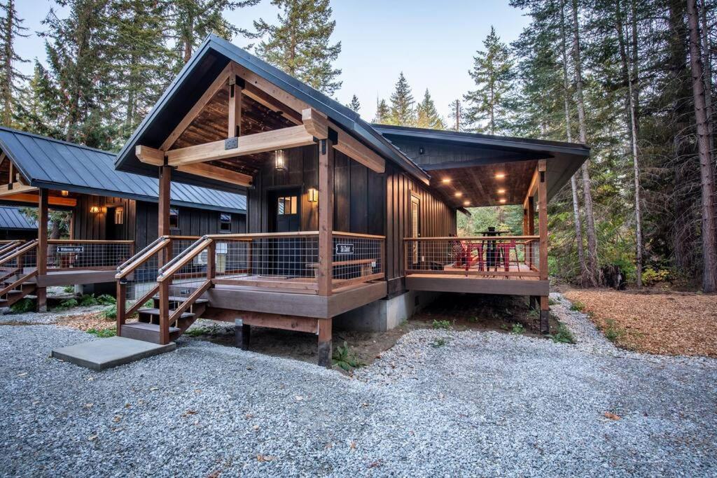 Ski Chalet A cozy little cabin in the woods near Lake Wenatchee