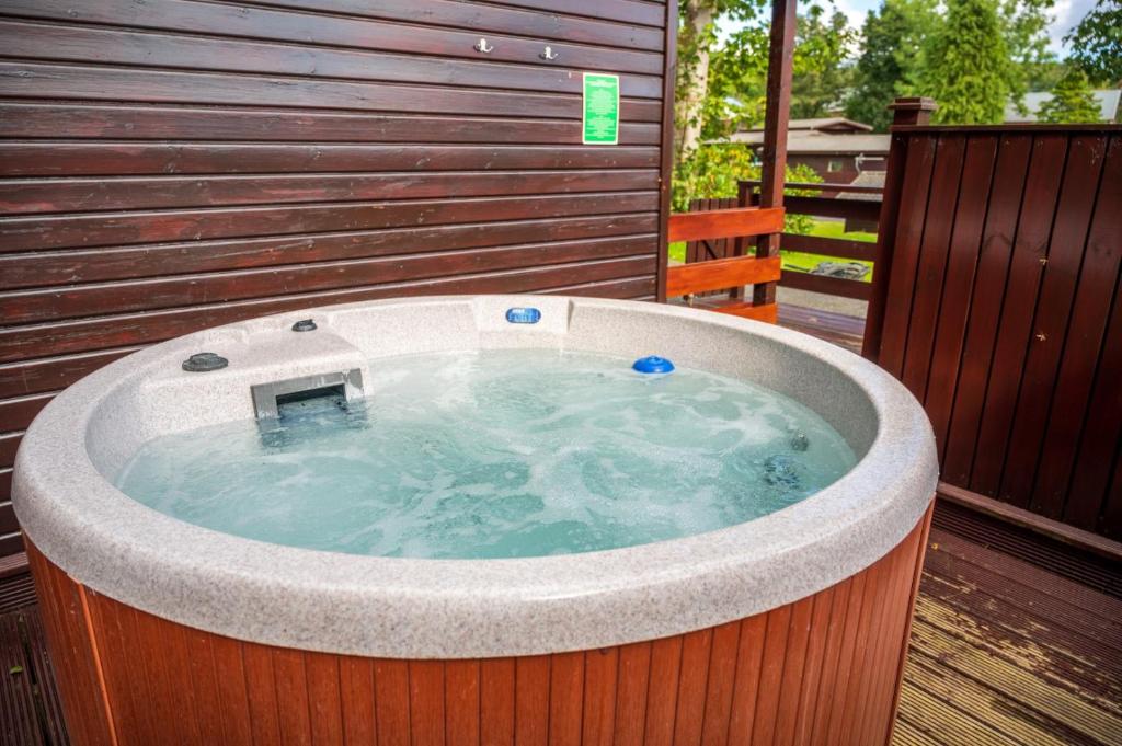 Birch Lodge 13 with Hot Tub