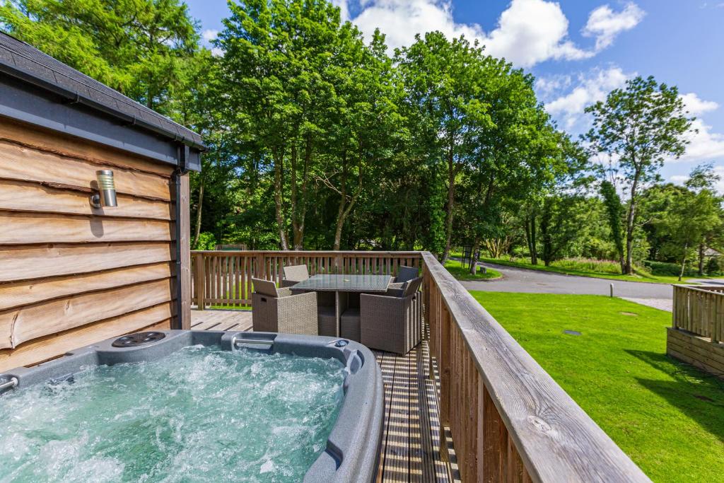 Squirrel Lodge 41 with Hot Tub