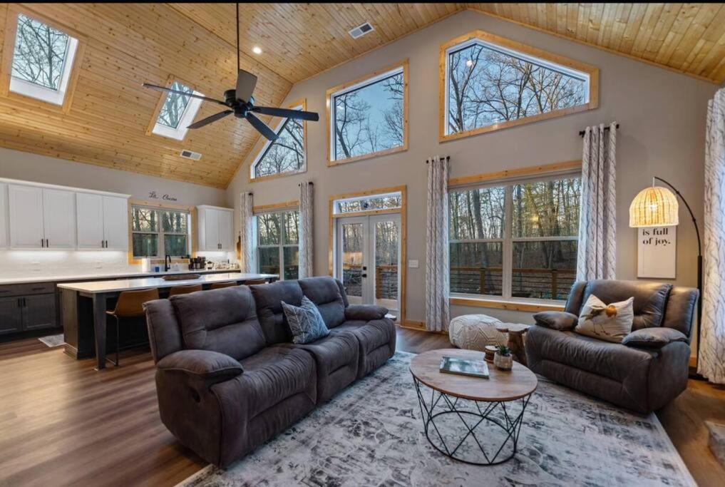 Luxurious Modern Chalet in Ellijay,