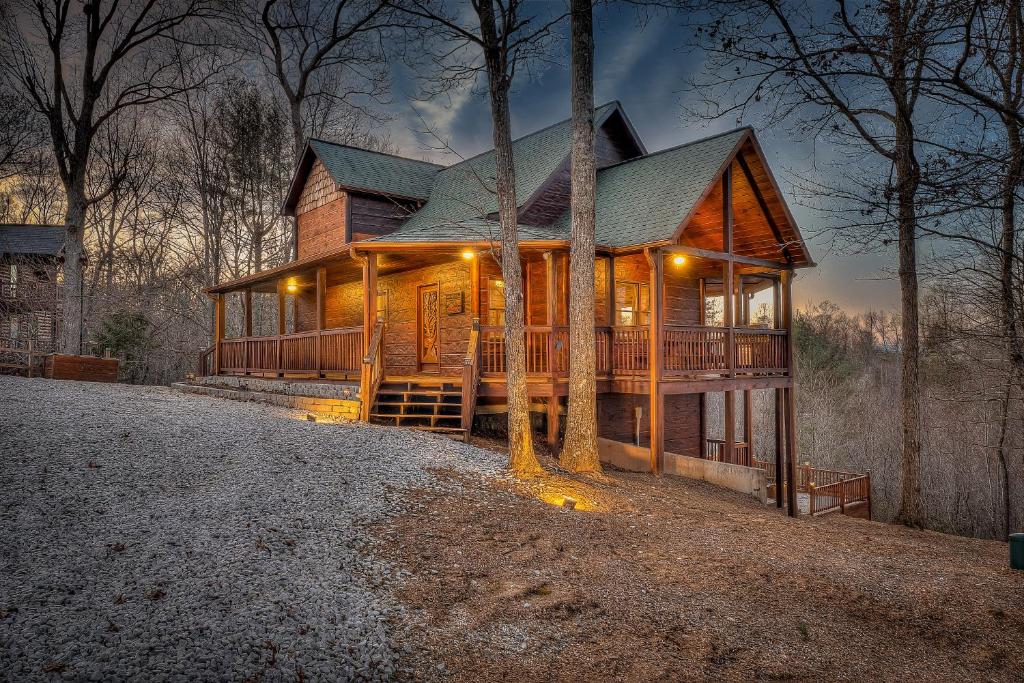 Cozy Blue Ridge Cabin in Heart of the Mountains