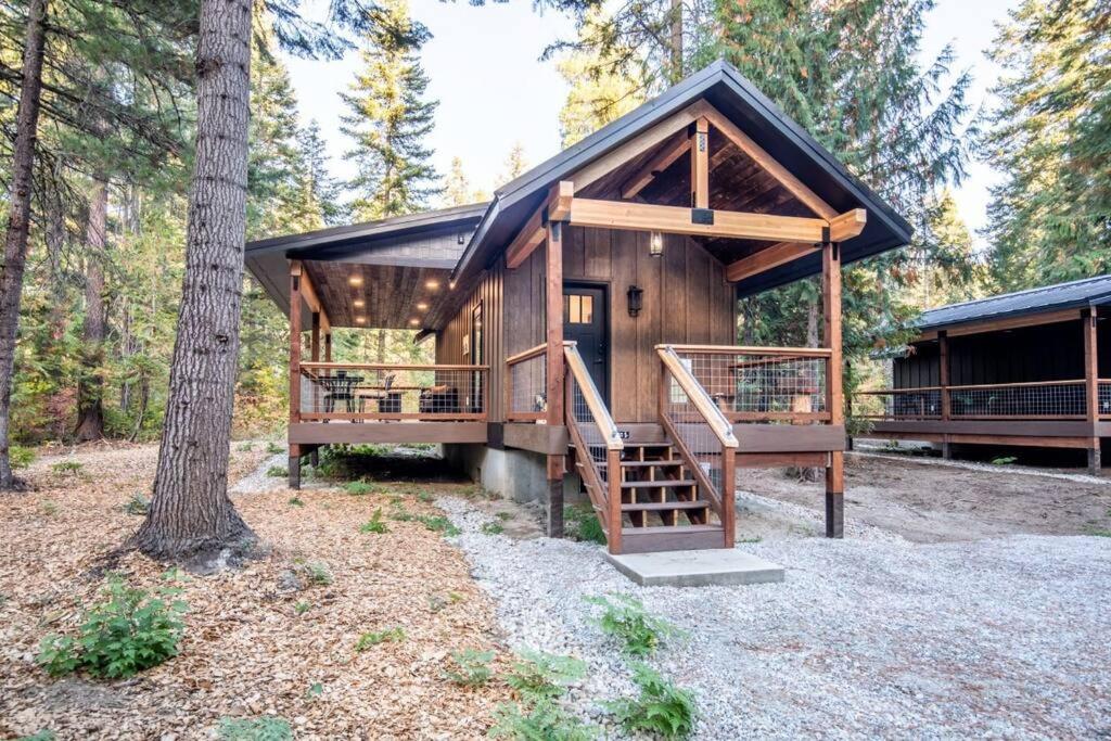 Bear Den a Cozy 1 Bedroom tiny Cabin near Lake Wenatchee