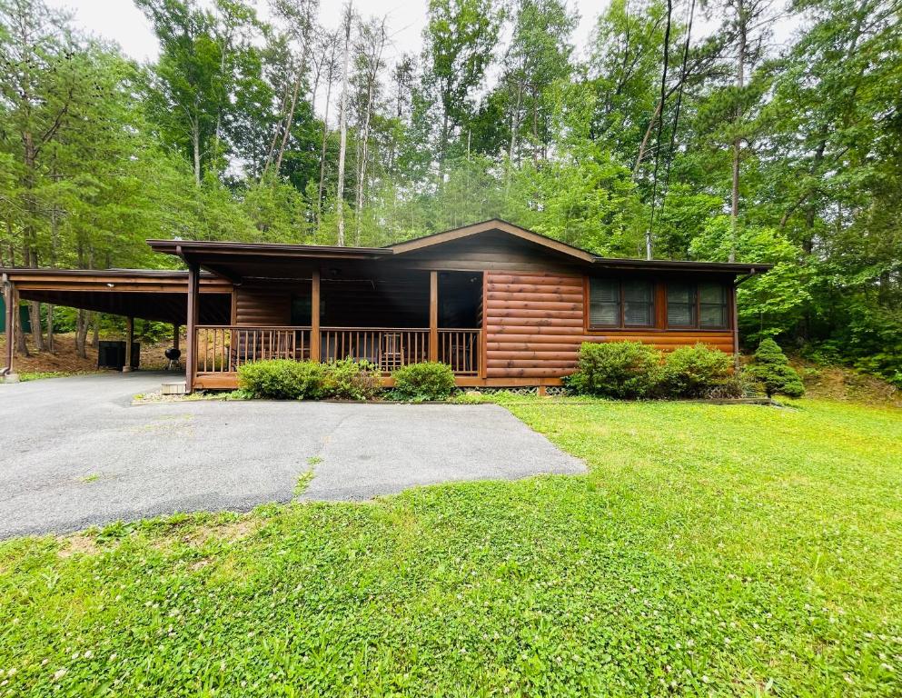 Smoky Mountain Enchanting Haven 3Bedroom Cabin