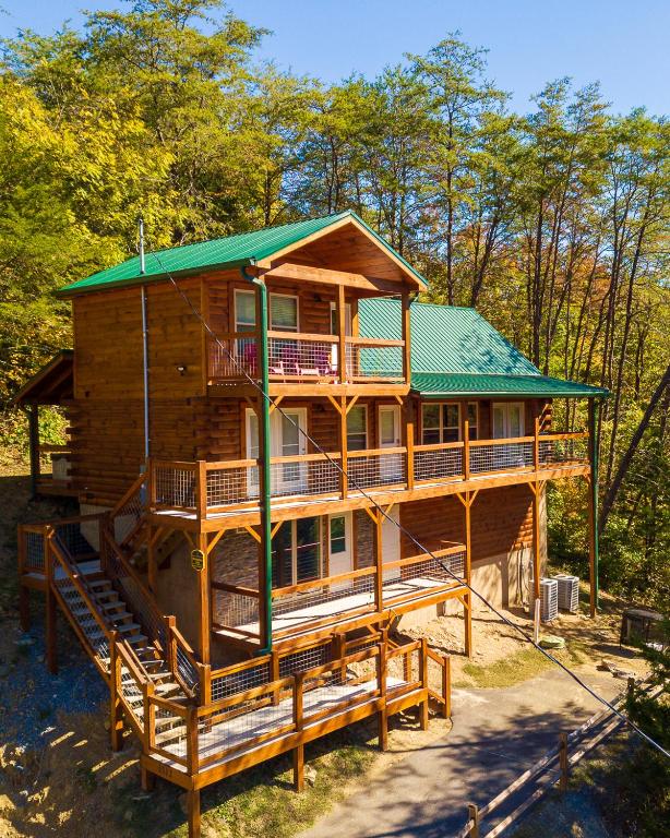 Luxurious Family Friendly Cabin Near Sevierville