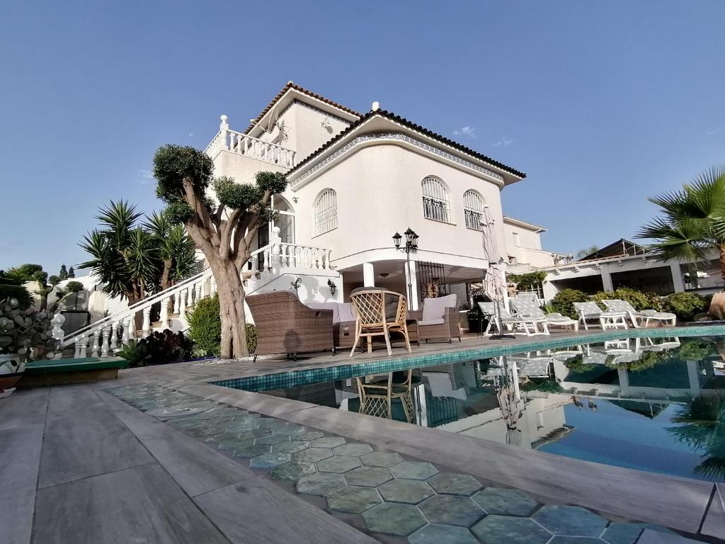 Spanish Villa with private pool