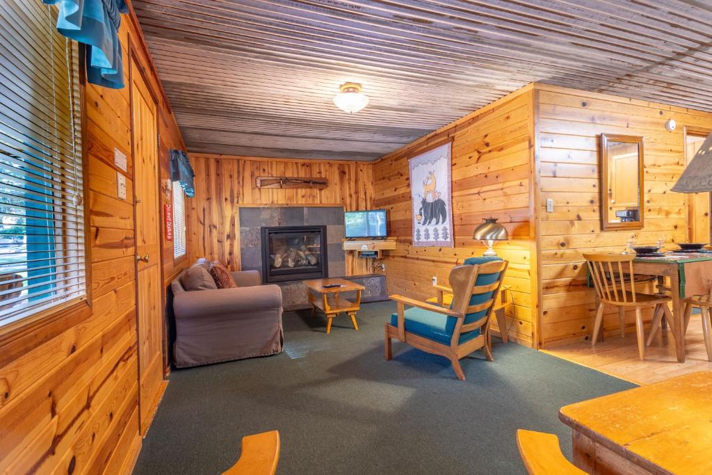 Ruidoso Lodge Cabins # 3