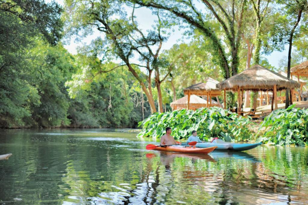 Son's Rio Cibolo Birdhouse Cabin #25 Gorgeous Creekfront Cabins That Sleep 6!