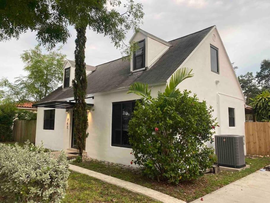 Cozy Chalet near the Design District