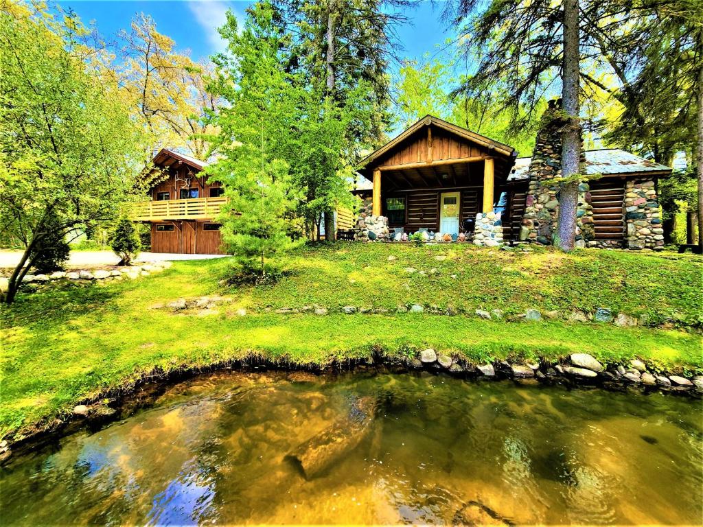 Exclusive 2 Chalet Stay-HotTub-Fireplace-Beachside