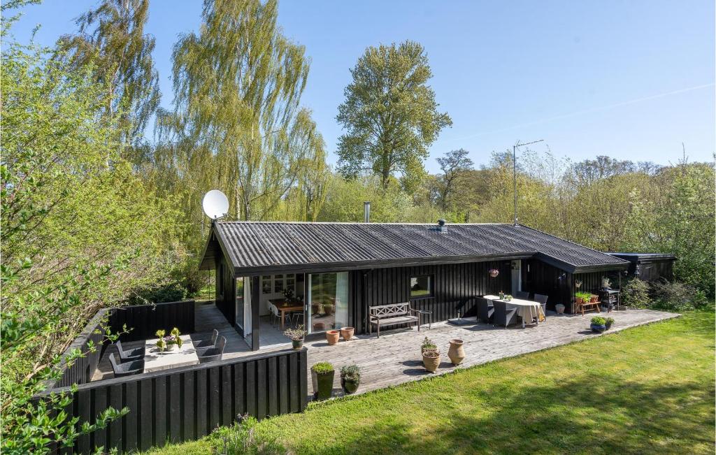 Nice Home In Hornbæk With Kitchen